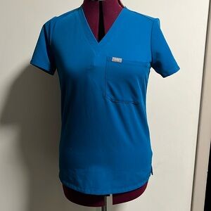 FIGS XS Catarina top